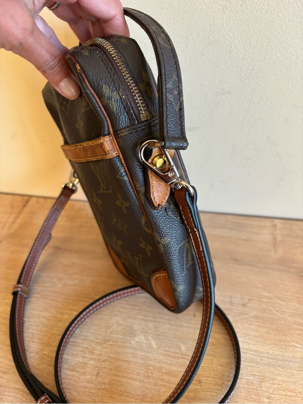 Authentic Louis Vuitton monogram crossbody Amazon bag - Picture 3 of 9